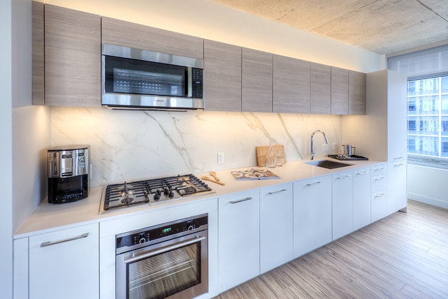 150 N Desplaines St in Chicago, IL - Foto de edificio - Building Photo