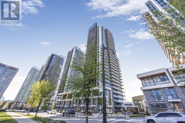 27 McMahon Dr in Toronto, ON - Building Photo - Building Photo