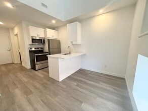 16 West Avenue S in Hamilton, ON - Building Photo - Building Photo