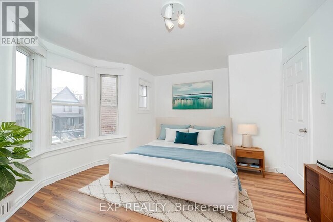 303 Wallace Ave in Toronto, ON - Building Photo - Building Photo