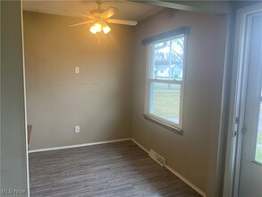 325 Lynne Dr in Sheffield Lake, OH - Building Photo - Building Photo