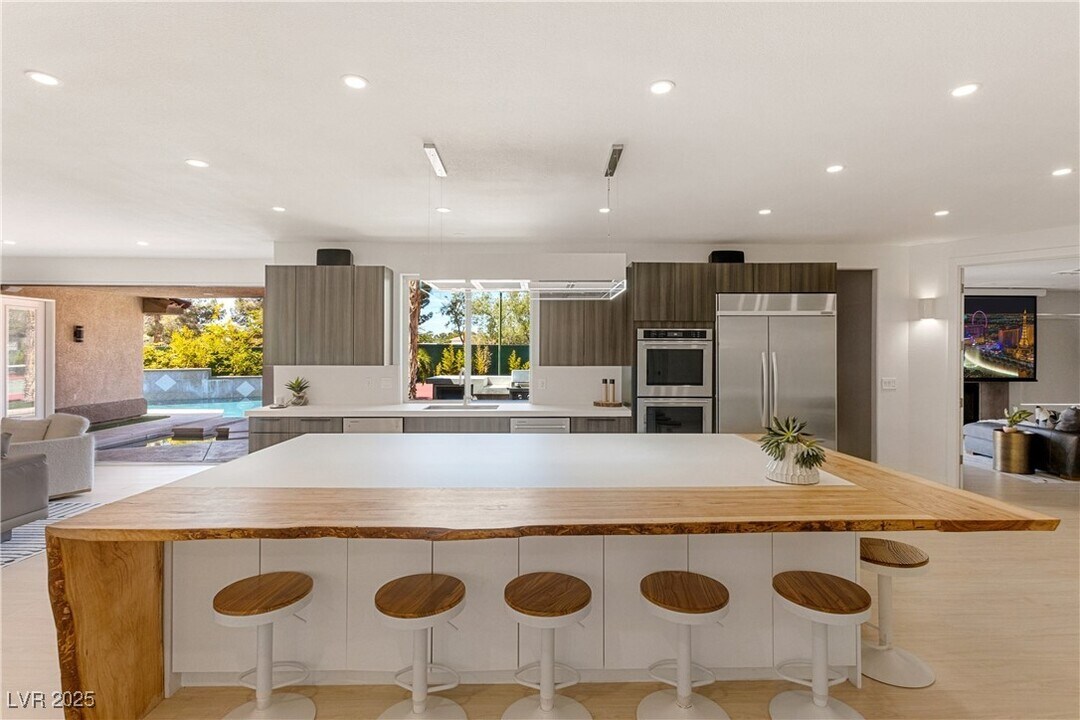 7271 Loma Alta Cir in Las Vegas, NV - Building Photo