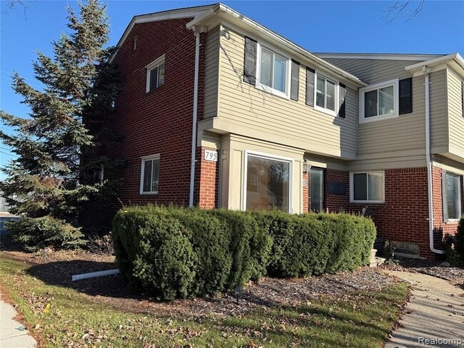 1111 Holland St in Birmingham, MI - Foto de edificio - Building Photo