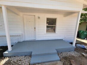 907 N Wood St in Denton, TX - Building Photo - Building Photo