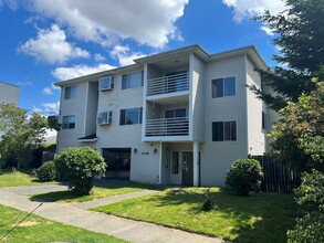 8820 Stone Ave in Seattle, WA - Building Photo - Building Photo