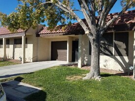 5583 Hobble Creek Dr in Las Vegas, NV - Building Photo