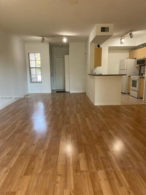 2458 Centergate Dr in Miramar, FL - Building Photo - Building Photo