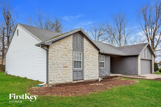 3335 Carly Ln in Indianapolis, IN - Foto de edificio - Building Photo