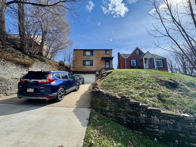 229-231 Marylea Ave in Brentwood, PA - Foto de edificio - Building Photo