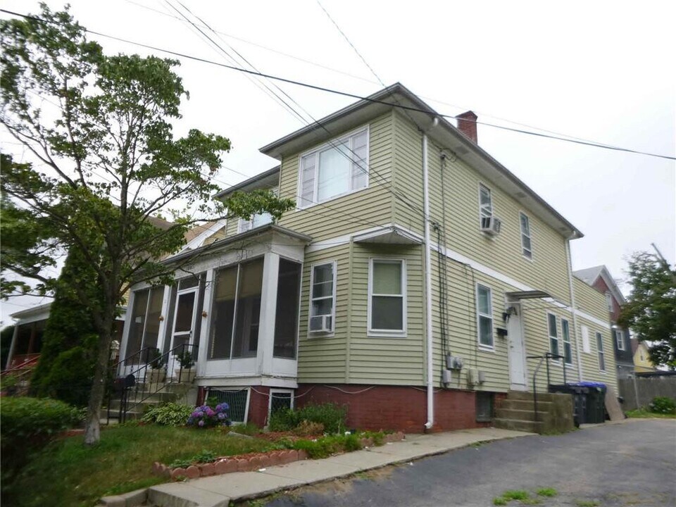 1005 Narragansett Blvd in Providence, RI - Building Photo