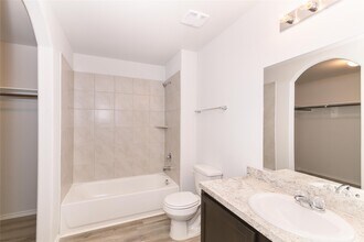 8726 Doris Oaks Cir in Houston, TX - Building Photo - Building Photo