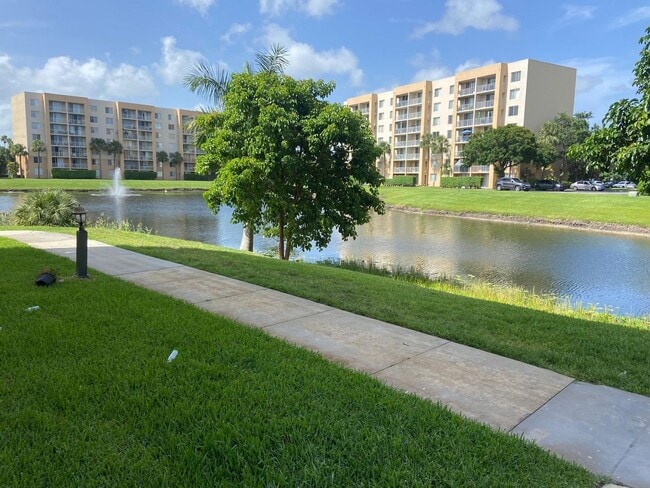 2828 Tennis Club Dr