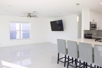 517 NW 52nd St in Boca Raton, FL - Building Photo - Building Photo