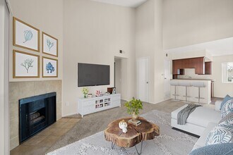 Ironwood Apartments- Fontana, CA in Fontana, CA - Foto de edificio - Building Photo
