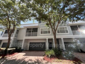 2496 Grand Central Pkwy in Orlando, FL - Building Photo - Building Photo