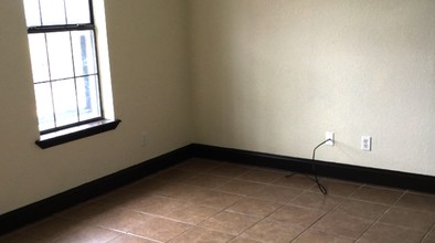 Riverside Apartments in Laredo, TX - Building Photo - Interior Photo