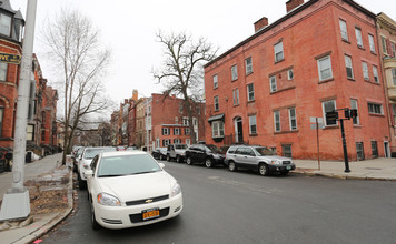 303 State St in Albany, NY - Foto de edificio - Building Photo