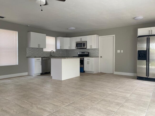 200 NE 43rd St in Pompano Beach, FL - Building Photo - Building Photo