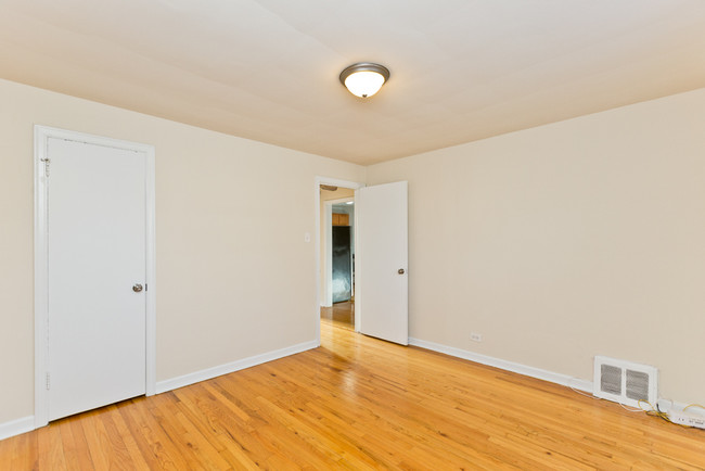 4264 W Nelson St-Unit -4264-1 in Chicago, IL - Building Photo - Building Photo