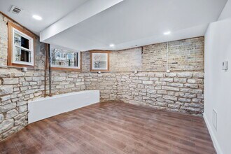 2624 N Albany Ave in Chicago, IL - Building Photo - Building Photo