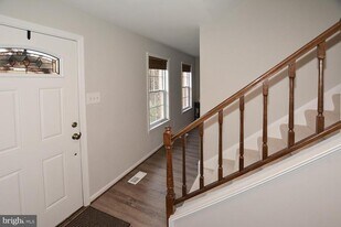 8323 Stationhouse Ct in Lorton, VA - Building Photo