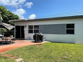 910 NE 81st St in Miami, FL - Building Photo