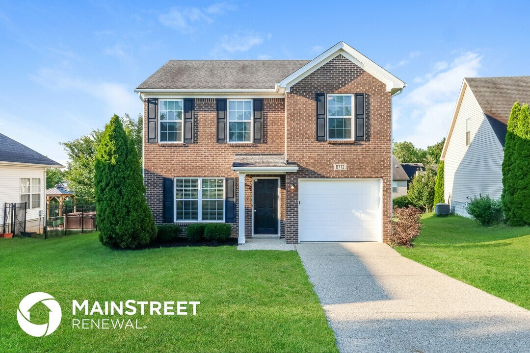 8712 Chetwood Trace Dr in Louisville, KY - Building Photo