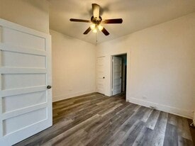 224 Lowell St in San Antonio, TX - Building Photo