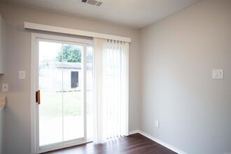2209 Lakeshore Dr in Bryant, AR - Building Photo - Building Photo
