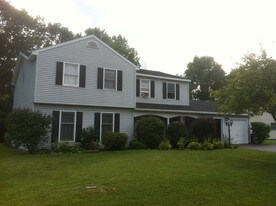 19 Hanover Dr, Unit 19 in Delmar, NY - Building Photo