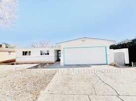 1208 Alcazar St NE in Albuquerque, NM - Building Photo