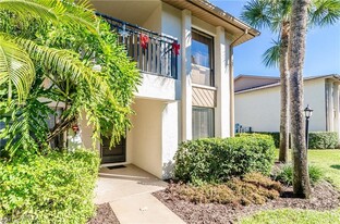 1220 Commonwealth Cir in Naples, FL - Building Photo