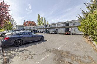 Violet Meadows in Tacoma, WA - Foto de edificio - Primary Photo