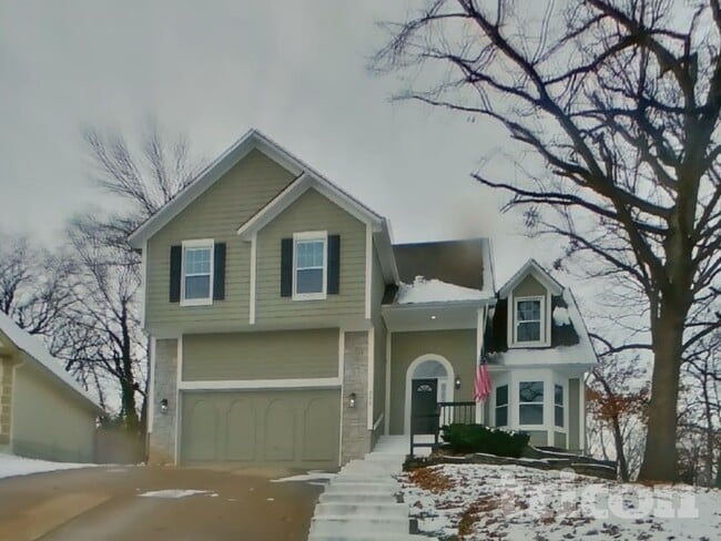 property at 302 E 123rd Terrace