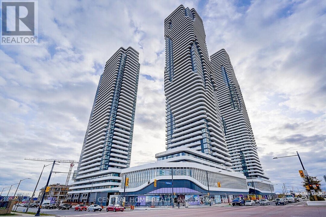 28 Interchange Wy in Vaughan, ON - Building Photo