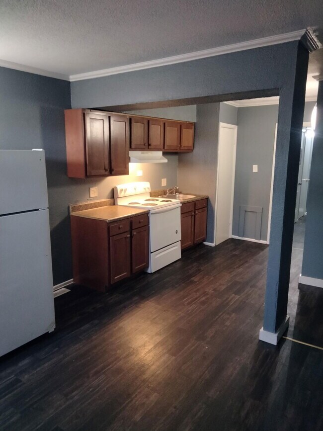 137 Naugatuck St in Hartford, CT - Building Photo - Building Photo