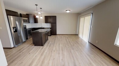 8778 E Harry St in Wichita, KS - Building Photo - Building Photo