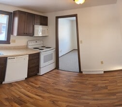 110-112-112 W Grant St in Lake Mills, WI - Building Photo - Building Photo