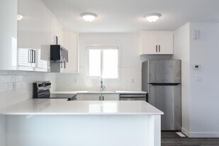 6548-65175 175 Ave NW in Edmonton, AB - Building Photo