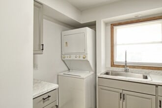 Laramie Apartment Homes in Rockford, IL - Building Photo - Building Photo