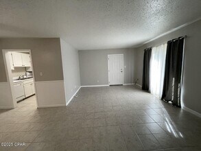 2100 W Beach Dr in Panama City, FL - Building Photo - Building Photo