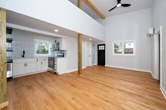 210 Lincoln Ct in Raleigh, NC - Building Photo - Building Photo