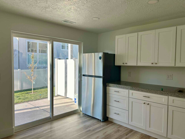 1313 W Caine Dr in Saratoga Springs, UT - Building Photo - Building Photo