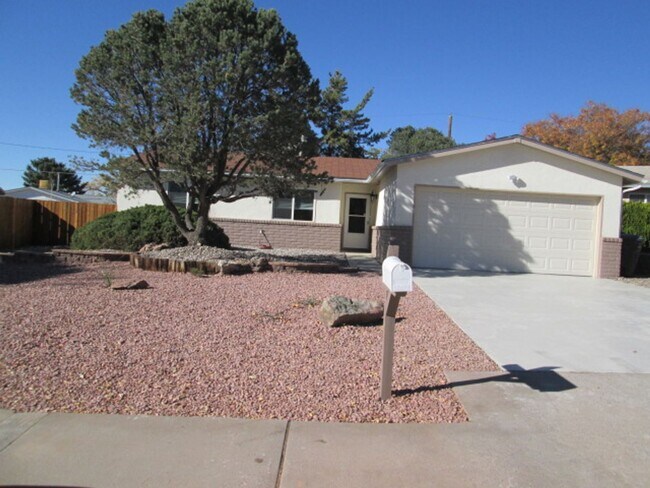 12901 Granite Ave NE in Albuquerque, NM - Building Photo - Building Photo