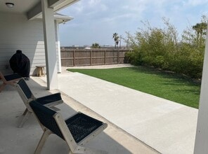 15302 E Chesapeake in Corpus Christi, TX - Foto de edificio - Building Photo