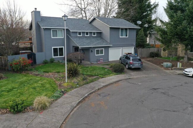 1555 SW Gilson Ct in McMinnville, OR - Building Photo - Building Photo