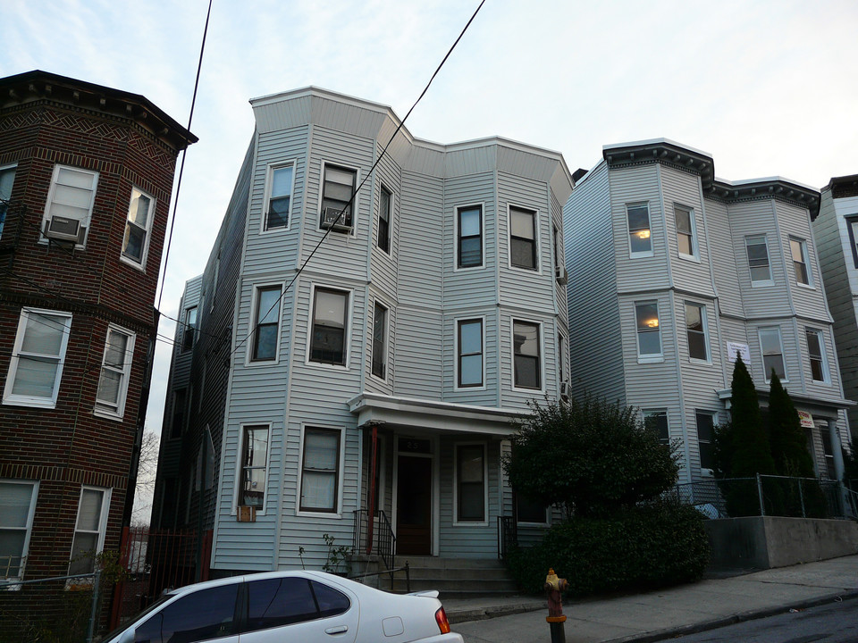 25 Garfield St in Yonkers, NY - Building Photo