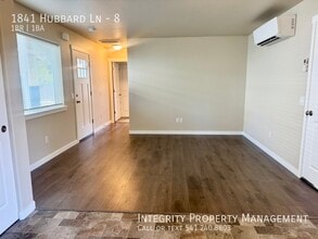 1841 Hubbard Ln in Grants Pass, OR - Building Photo - Building Photo