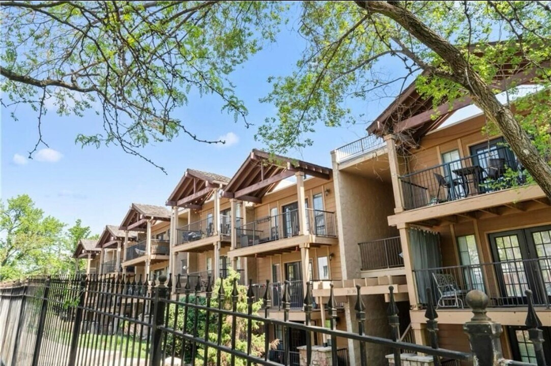 4727 Jarboe St in Kansas City, MO - Building Photo