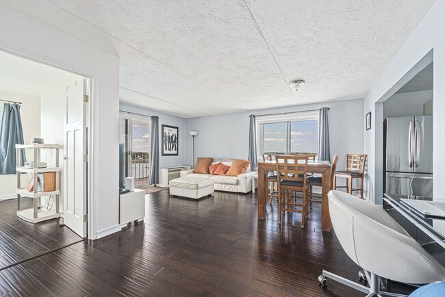 200 Cove Way in Quincy, MA - Foto de edificio - Building Photo